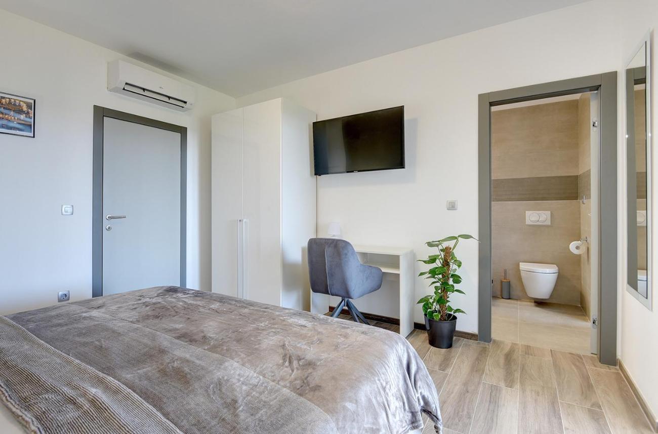 Villa Ula In Pula With Heated Pool And Sauna מראה חיצוני תמונה