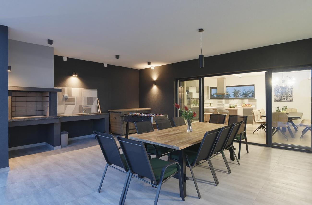 Villa Ula In Pula With Heated Pool And Sauna מראה חיצוני תמונה